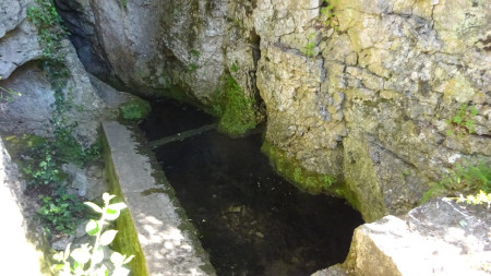 Source , ou Lavoir ?